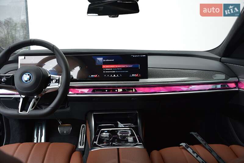 Седан BMW i7 2025 в Киеве
