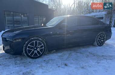 Седан BMW i7 2023 в Львові