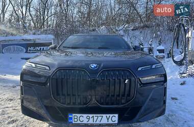 Седан BMW i7 2023 в Львові
