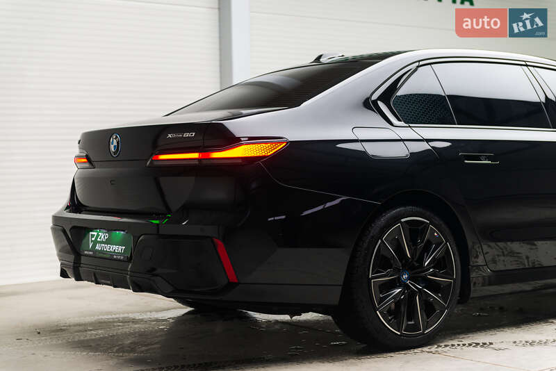 Седан BMW i7 2023 в Мукачево