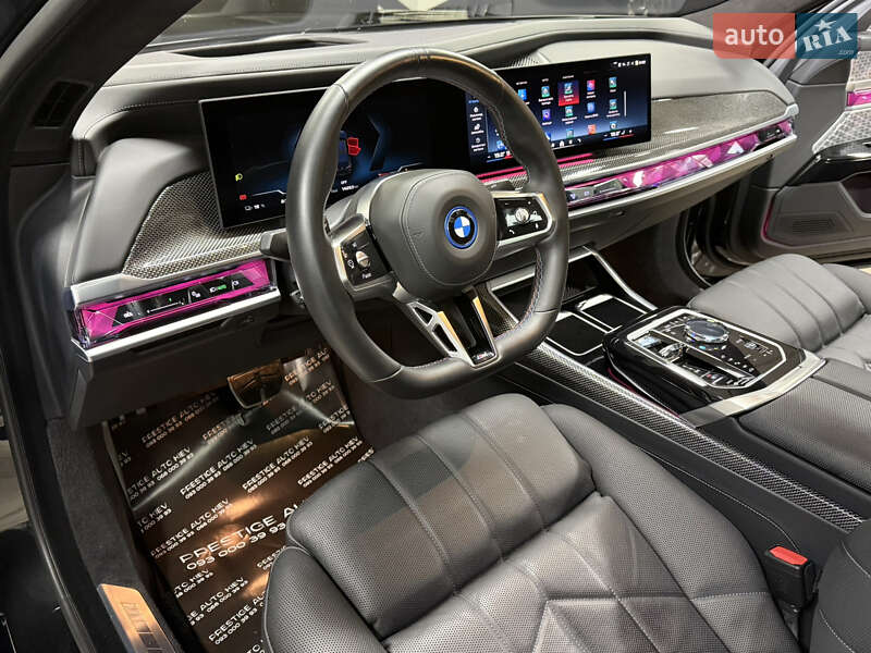 Седан BMW i7 2023 в Киеве