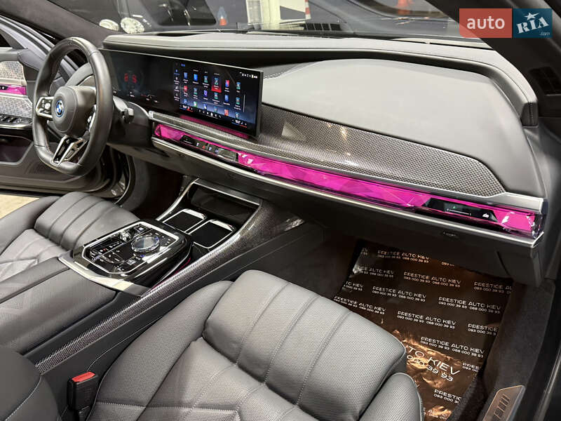 Седан BMW i7 2023 в Киеве
