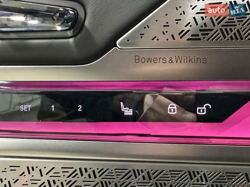 Седан BMW i7 2023 в Киеве