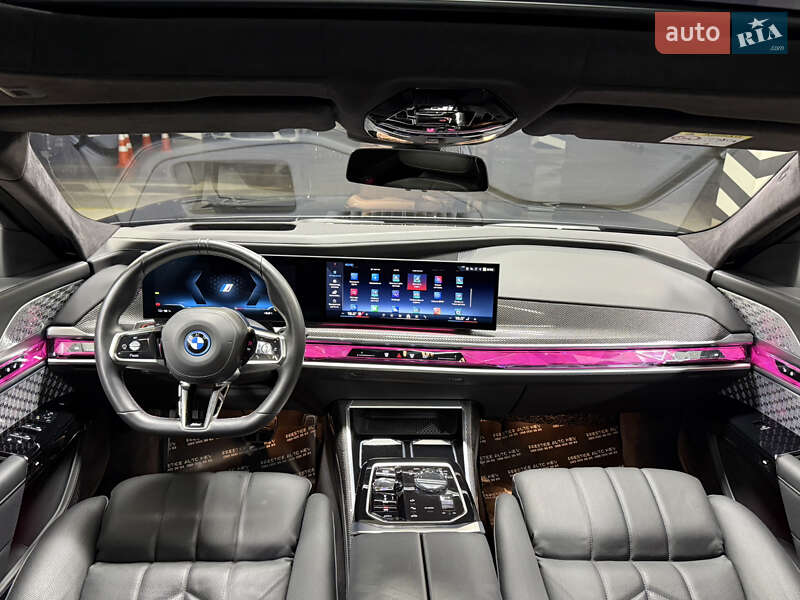 Седан BMW i7 2023 в Киеве