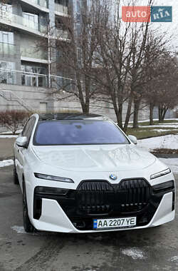 Седан BMW i7 2023 в Києві