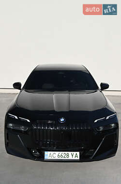 Седан BMW i7 2024 в Луцьку