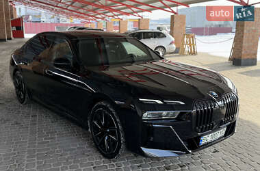 Седан BMW i7 2023 в Львові