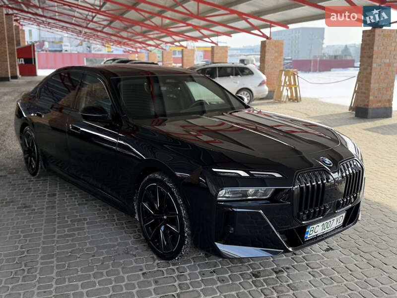 Седан BMW i7 2023 в Львові