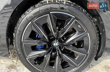 Седан BMW i7 2023 в Львові