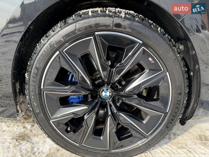 Седан BMW i7 2023 в Львові