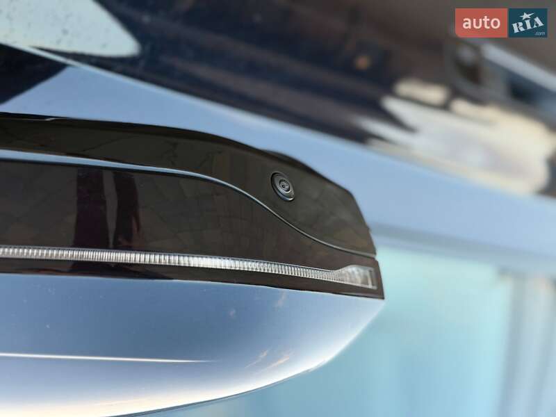 Седан BMW i7 2023 в Ровно