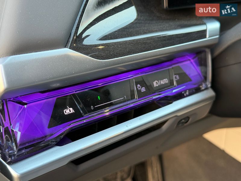 Седан BMW i7 2023 в Ровно