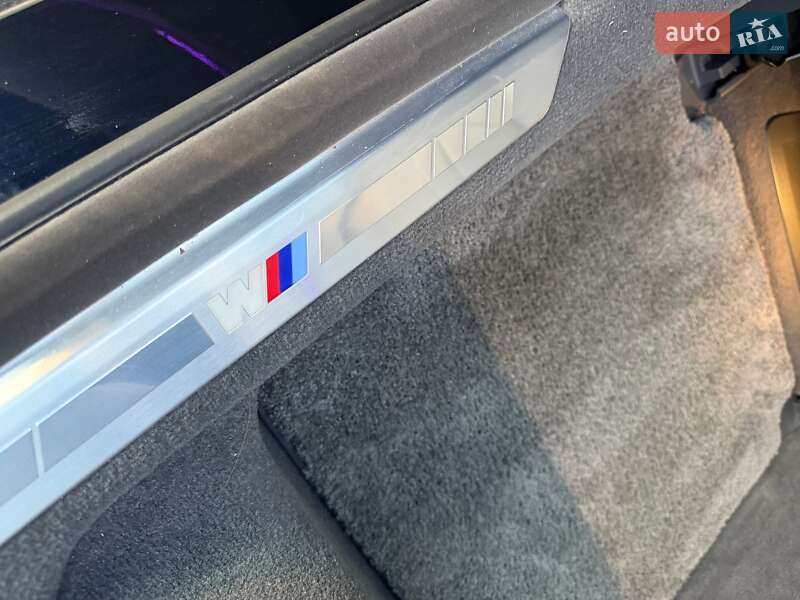 Седан BMW i7 2023 в Ровно