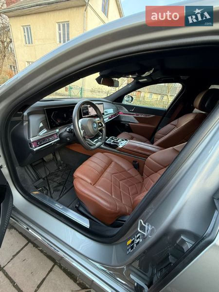 Седан BMW i7 2023 в Ивано-Франковске