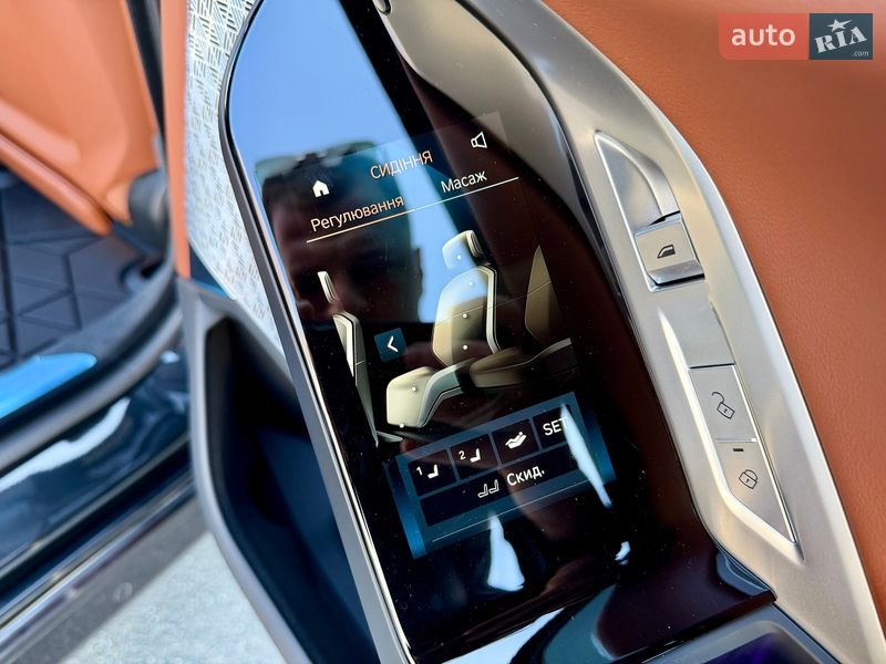 Седан BMW i7 2024 в Киеве