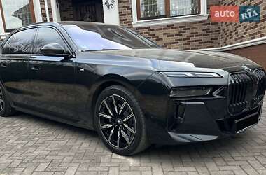 Седан BMW i7 2024 в Ровно