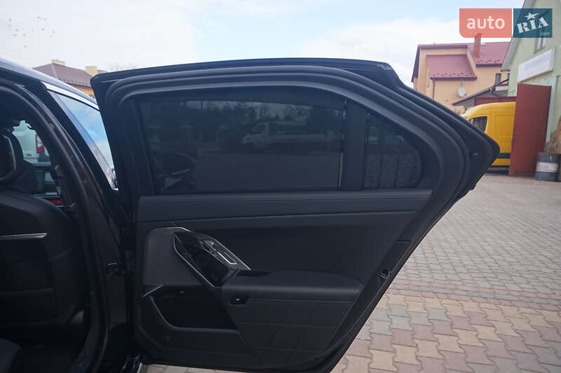 Седан BMW i7 2024 в Самборі