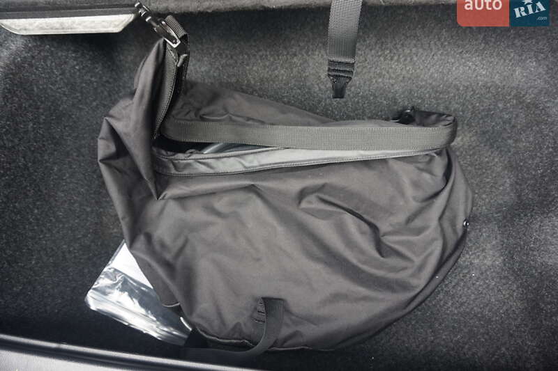 Седан BMW i7 2024 в Самборі