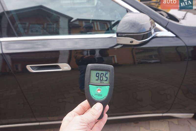 Седан BMW i7 2024 в Самборі