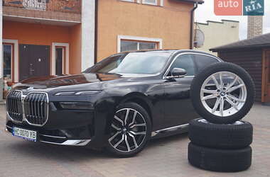 Седан BMW i7 2024 в Самборе