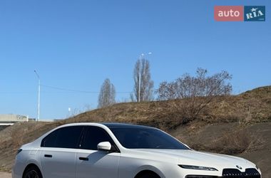 Седан BMW i7 2023 в Киеве