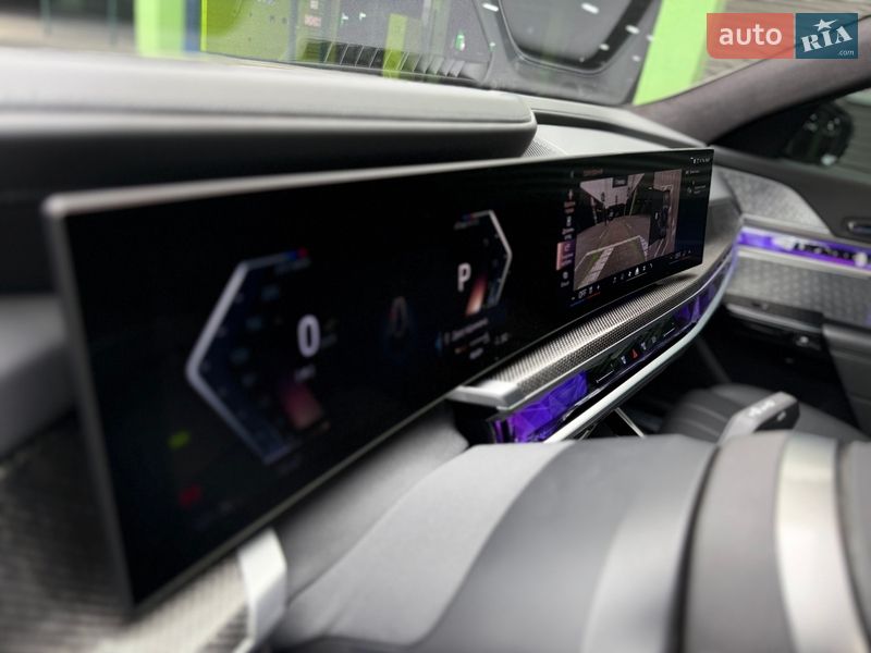 Седан BMW i7 2022 в Киеве