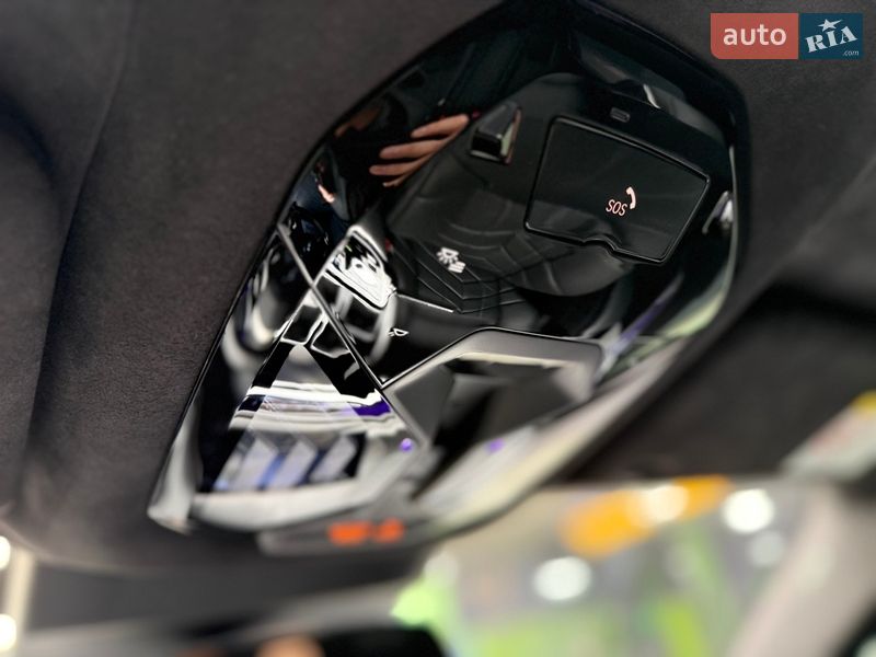 Седан BMW i7 2022 в Киеве