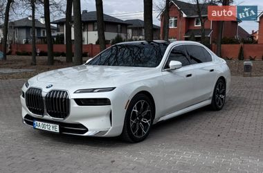 Седан BMW i7 2023 в Киеве
