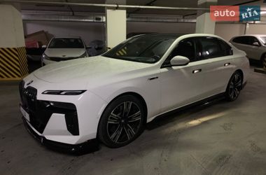 Седан BMW i7 2023 в Києві