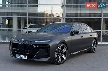 Седан BMW i7 2023 в Киеве