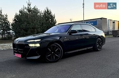 Седан BMW i7 2023 в Ковелі