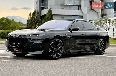 Седан BMW i7 2023 в Києві