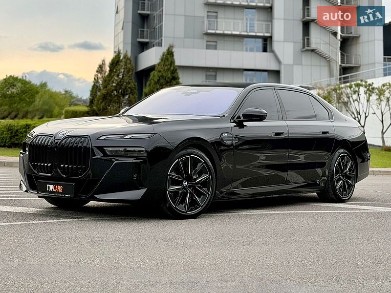 Седан BMW i7 2023 в Києві