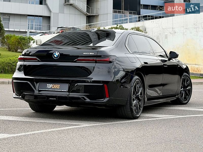 Седан BMW i7 2023 в Києві