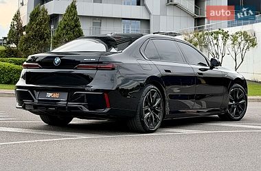 Седан BMW i7 2023 в Києві