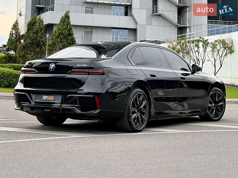 Седан BMW i7 2023 в Києві