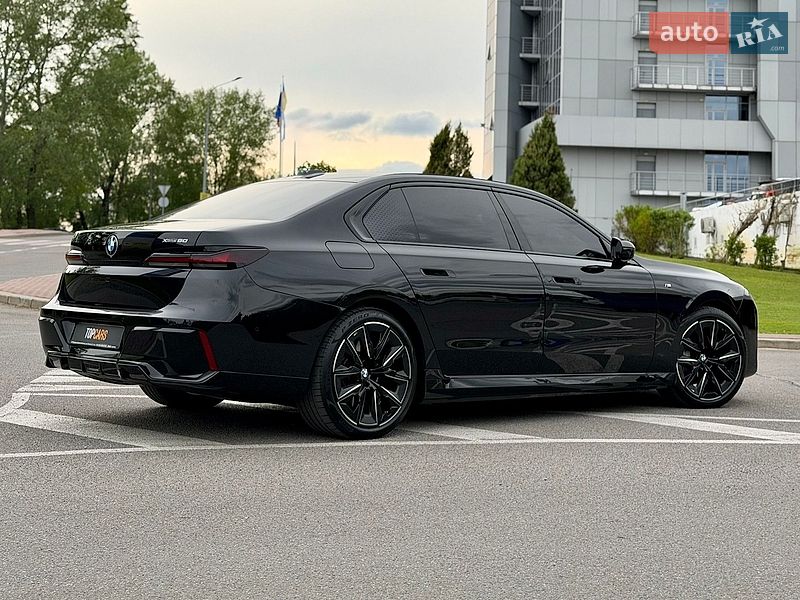 Седан BMW i7 2023 в Києві
