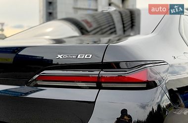 Седан BMW i7 2023 в Києві