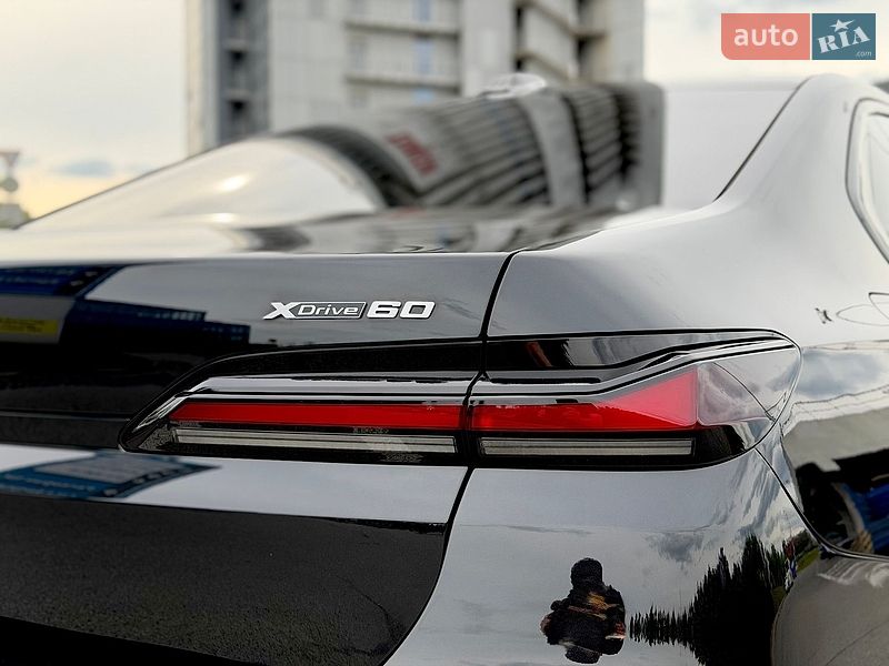 Седан BMW i7 2023 в Києві