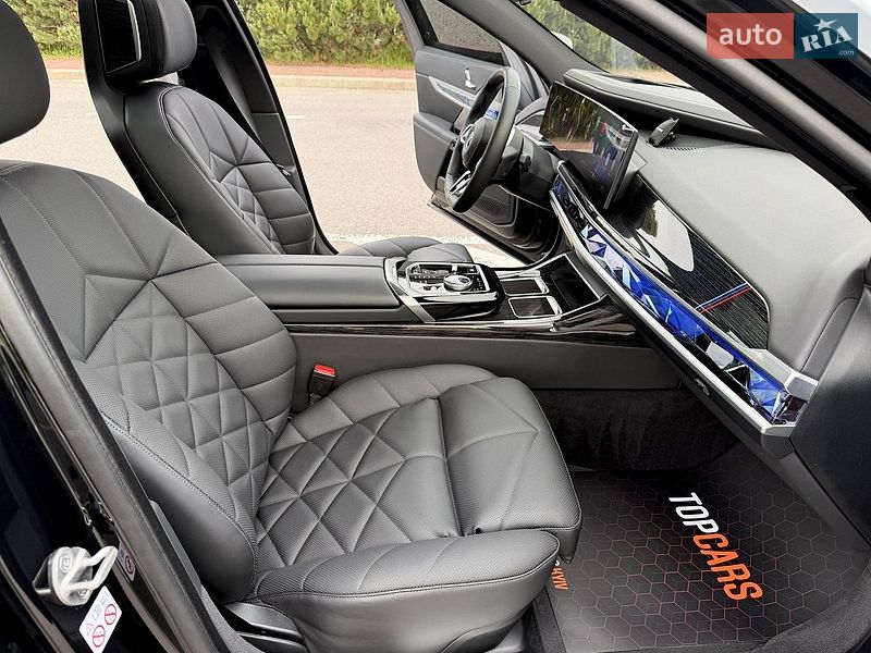 Седан BMW i7 2023 в Києві