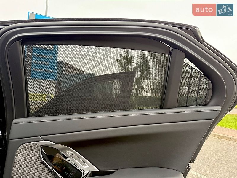 Седан BMW i7 2023 в Києві