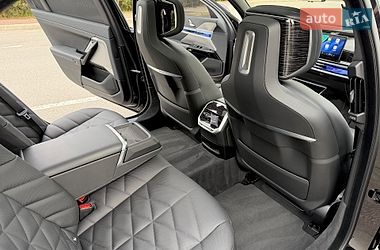 Седан BMW i7 2023 в Києві