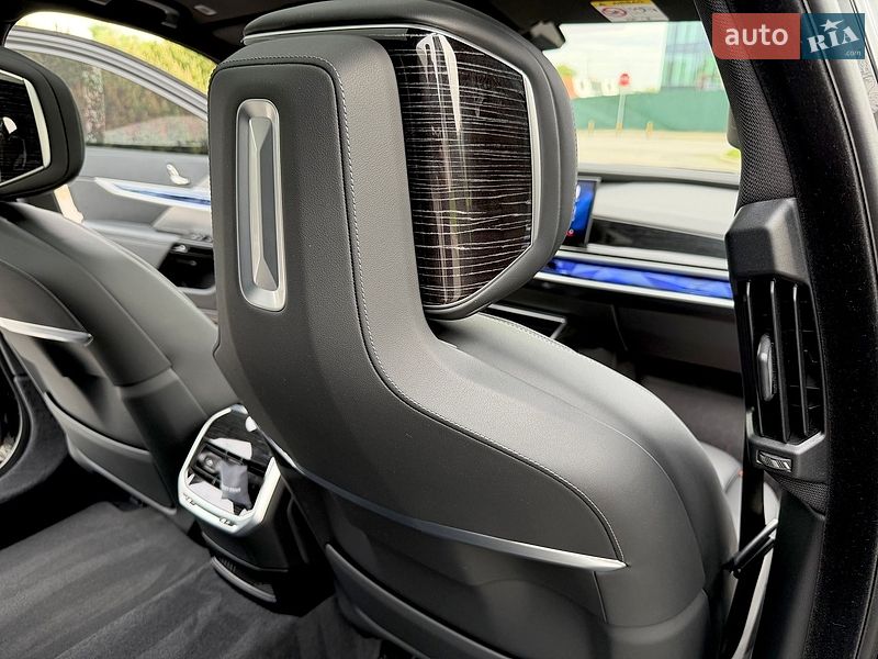 Седан BMW i7 2023 в Києві