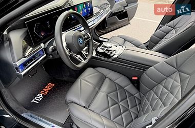 Седан BMW i7 2023 в Києві