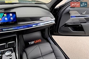 Седан BMW i7 2023 в Києві