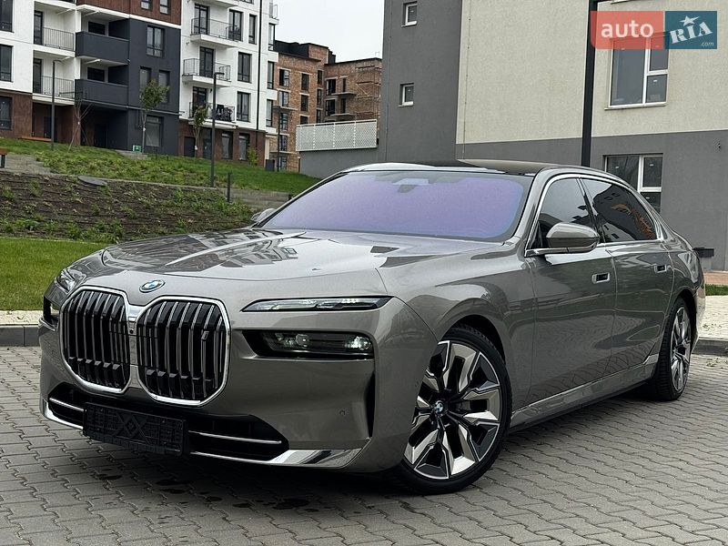 Седан BMW i7 2022 в Івано-Франківську