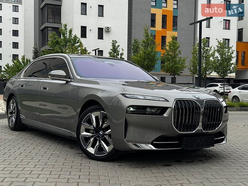 Седан BMW i7 2022 в Івано-Франківську
