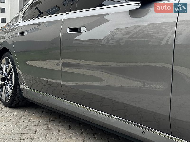 Седан BMW i7 2022 в Івано-Франківську