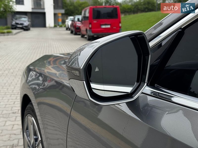 Седан BMW i7 2022 в Івано-Франківську
