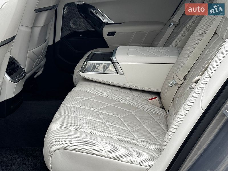 Седан BMW i7 2022 в Івано-Франківську